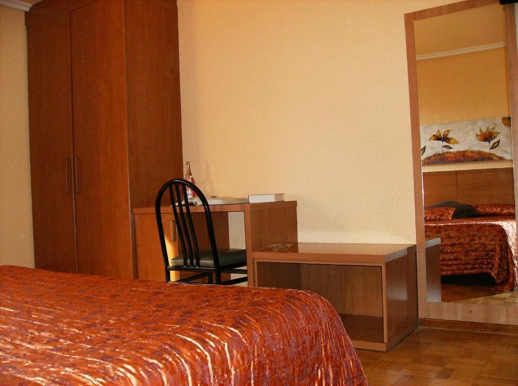 Hotel Yamaguchi Sangüesa الغرفة الصورة