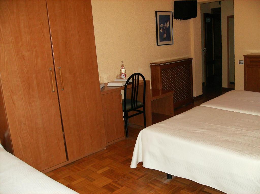 Hotel Yamaguchi Sangüesa الغرفة الصورة
