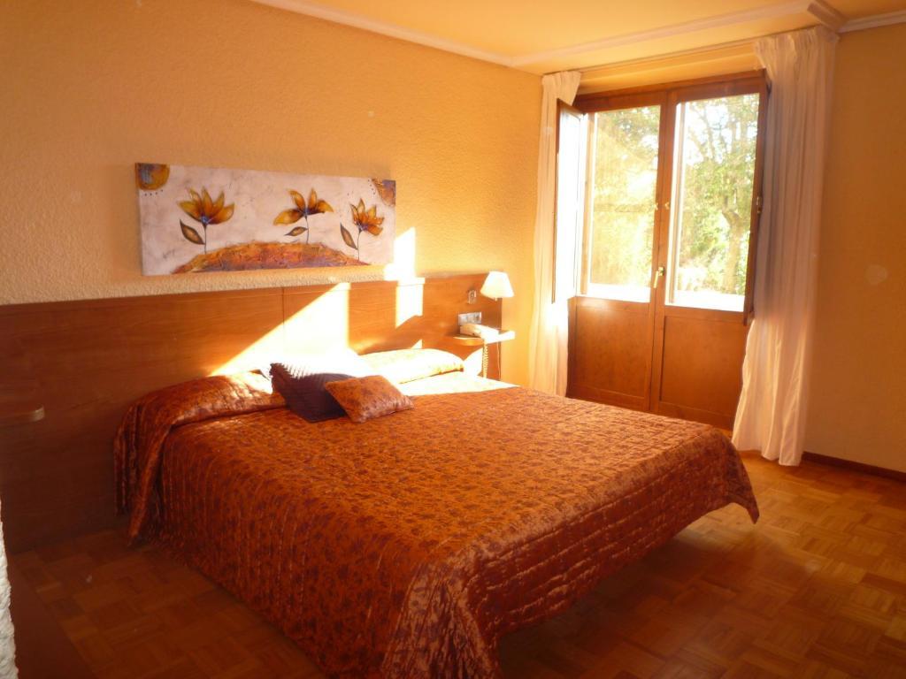 Hotel Yamaguchi Sangüesa الغرفة الصورة